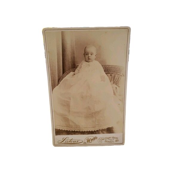 Antique Cabinet Card Photo Baby Infant c1880s LaTour Photographer Sedalia MO - Picture 1 of 12